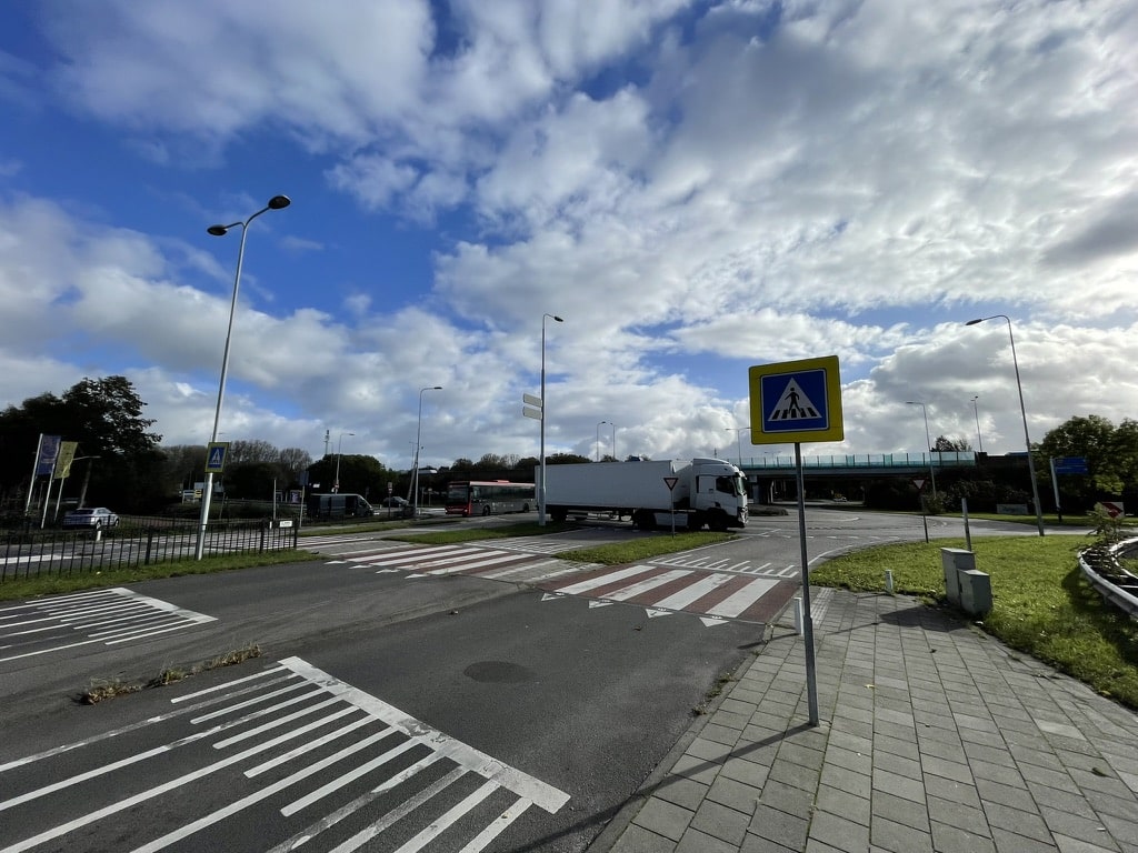 How Papendrecht improved traffic safety for vulnerable road users using LiDAR and ITS principles, transforming two roundabouts into one smart intersection.