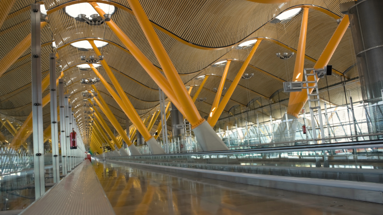 Discover how SMARTUNIFIER improves airport connectivity with real-time data integration, protocol conversion, and scalable OT-IT integration.