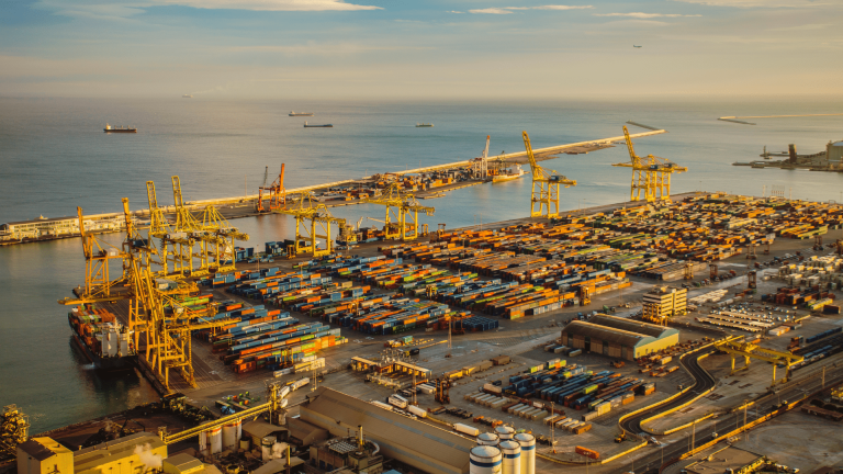 Protect critical infrastructure with LiDAR-based spatial intelligence. Discover how real-time perimeter security and situational awareness help secure airports, power plants, ports, logistics hubs, and industrial facilities.